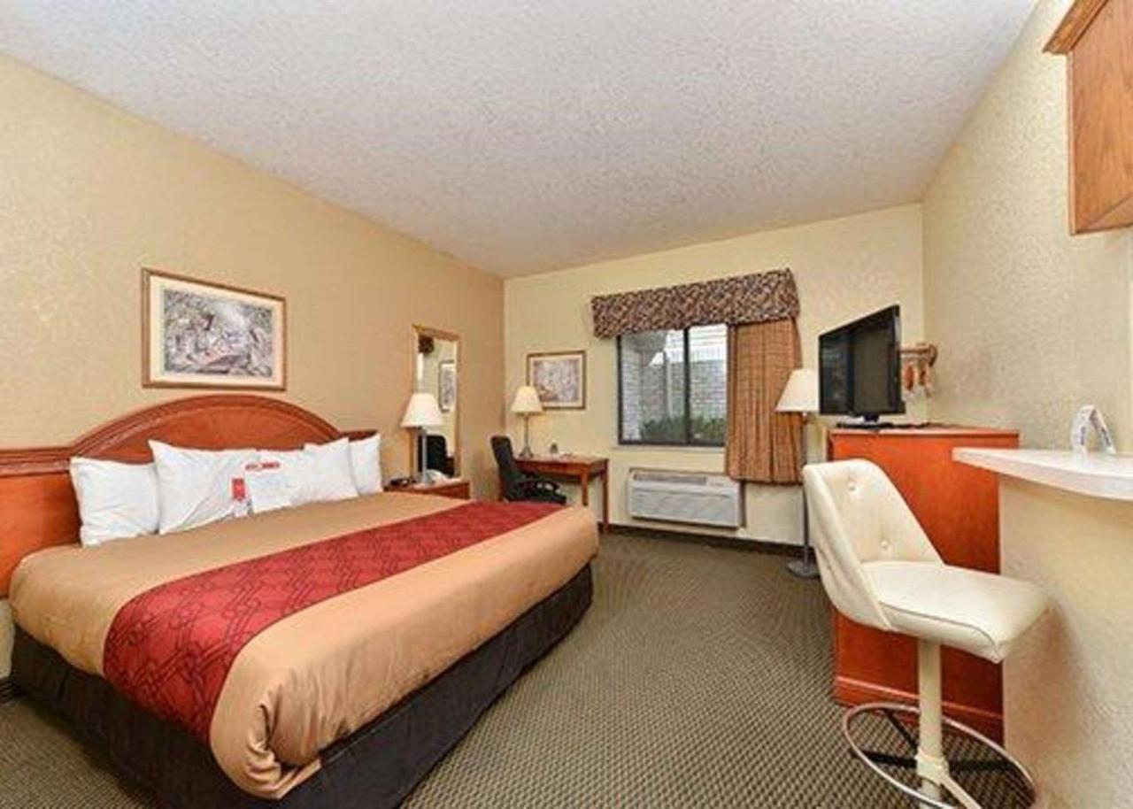 Express Inn & Suites Decatur Exteriér fotografie